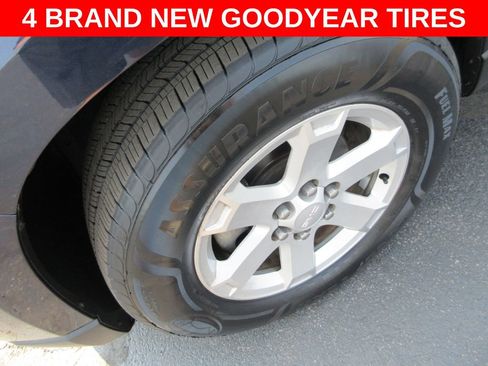 Used 2015 GMC Acadia SLE AWD/4WD image 2
