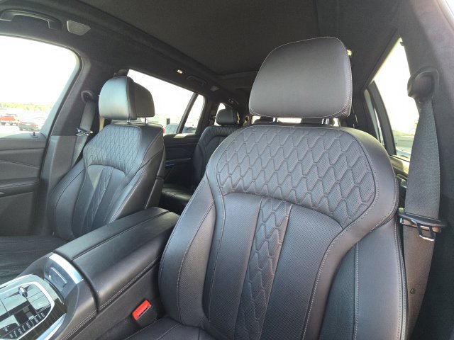 Used 2021 BMW X7 M50i AWD/4WD image 32