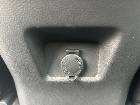 Used 2019 Toyota RAV4 LE AWD/4WD image 19