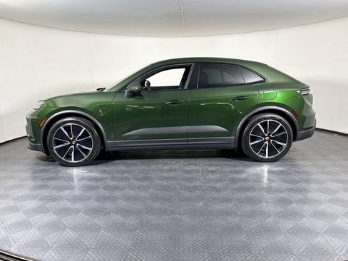 Certified 2025 Porsche Macan 4 Electric AWD/4WD image 2