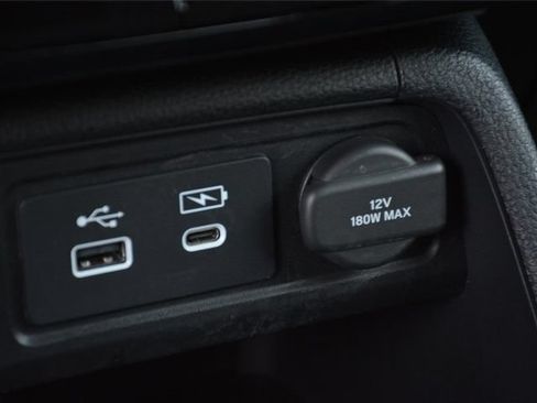 Used 2025 Honda Pilot Sport image 32