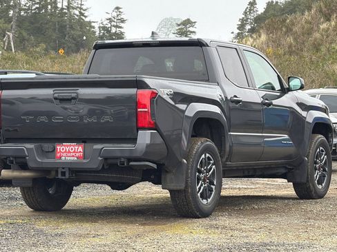 Used 2025 Toyota Tacoma TRD Sport AWD/4WD image 4
