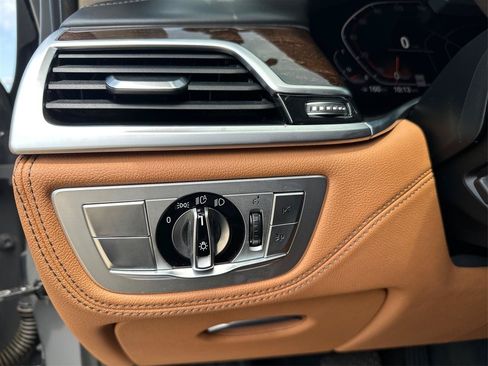 Used 2020 BMW 750i xDrive w/ Executive Package AWD/4WD image 19