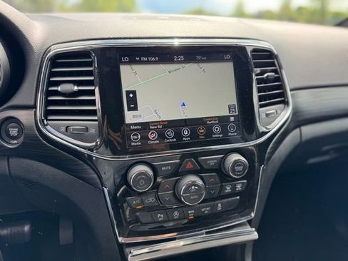 Certified 2021 Jeep Grand Cherokee Laredo X image 15