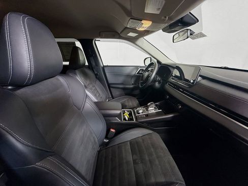 Used 2024 Mitsubishi Outlander SE image 29