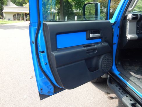 Used 2007 Toyota FJ Cruiser 4WD image 11