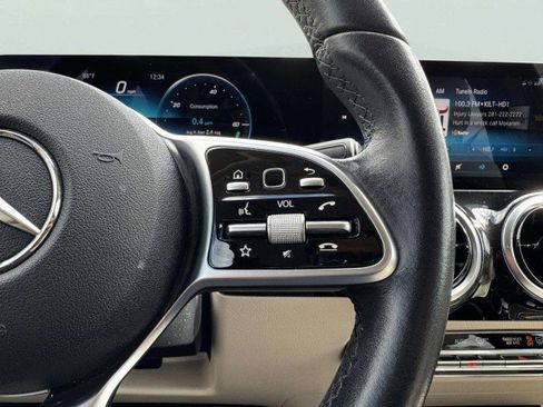 Used 2021 Mercedes-Benz GLA 250 4MATIC w/ Premium Package image 26