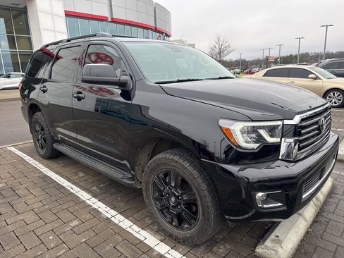 Used 2018 Toyota Sequoia TRD Sport image 3