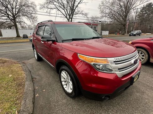 Used 2014 Ford Explorer XLT w/ Equipment Group 202A image 3