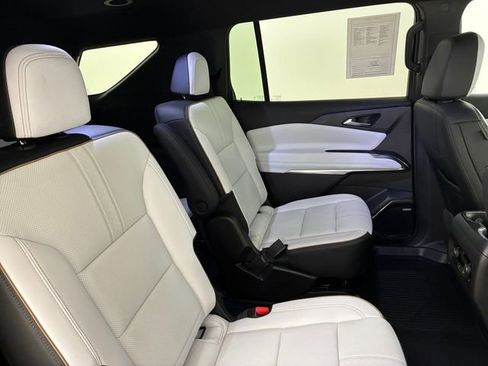 Certified 2025 Chevrolet Traverse High Country w/ LPO, Floor Liner Package AWD/4WD image 16