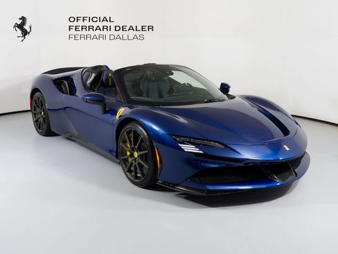 Used 2022 Ferrari SF90 Spider image 1
