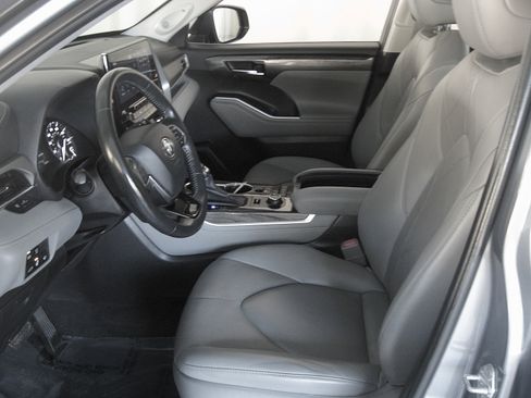 Used 2020 Toyota Highlander Platinum image 9