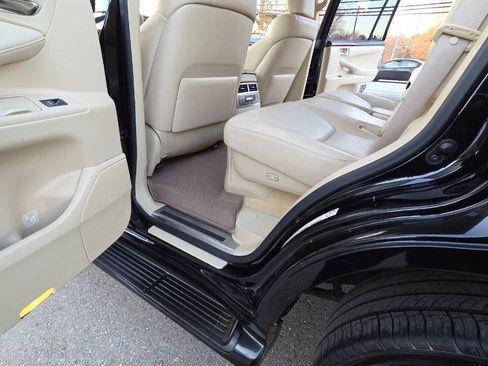 Used 2011 Lexus LX 570 4WD image 31