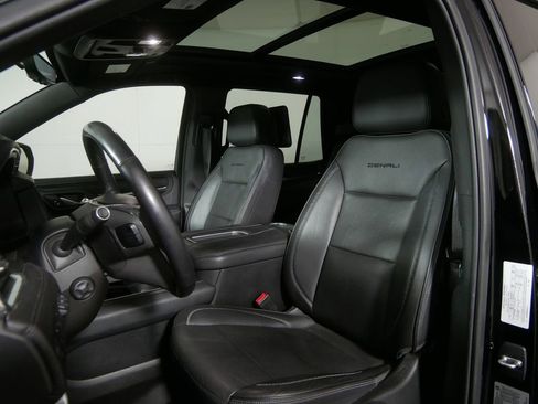 Used 2021 GMC Yukon Denali w/ Denali Premium Package AWD/4WD image 12