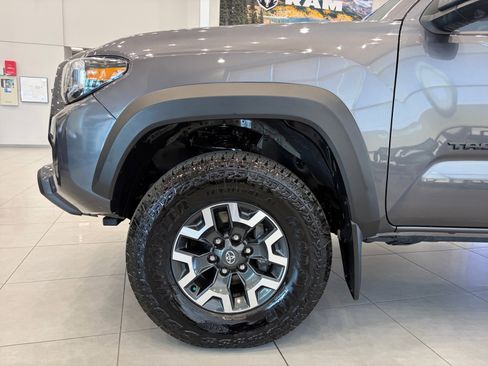 Used 2023 Toyota Tacoma TRD Off-Road w/ TRD Premium Off Road Package AWD/4WD image 10