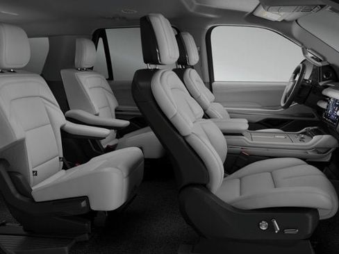 New 2026 Lincoln Navigator Premiere image 5