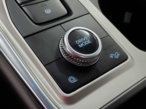 Used 2022 Ford Explorer XLT w/ Equipment Group 202A image 19