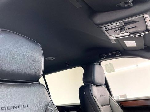 Used 2025 GMC Yukon XL Denali image 24