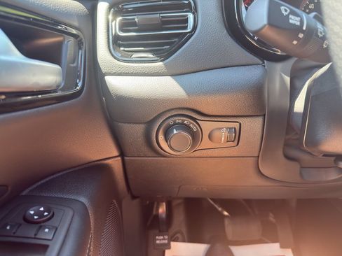 Used 2025 Dodge Durango AWD w/ Technology Group image 21