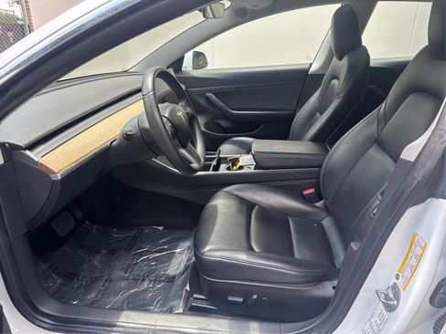 Used 2020 Tesla Model 3 Standard Range Plus image 9