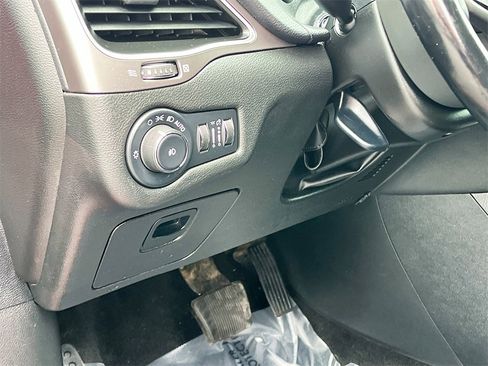 Used 2021 Jeep Cherokee Latitude Plus w/ Sun & Sound Group image 10