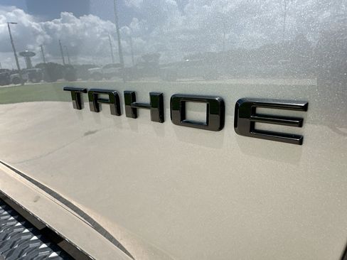 Used 2023 Chevrolet Tahoe Z71 w/ Luxury Package AWD/4WD image 37
