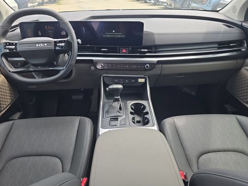 New 2027 Kia Carnival FWD image 12