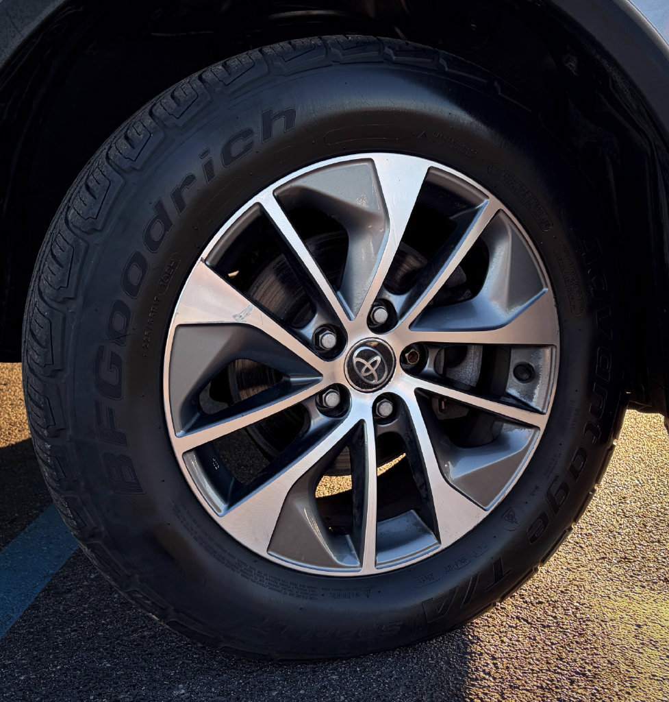 Used 2016 Toyota RAV4 XLE AWD/4WD image 23