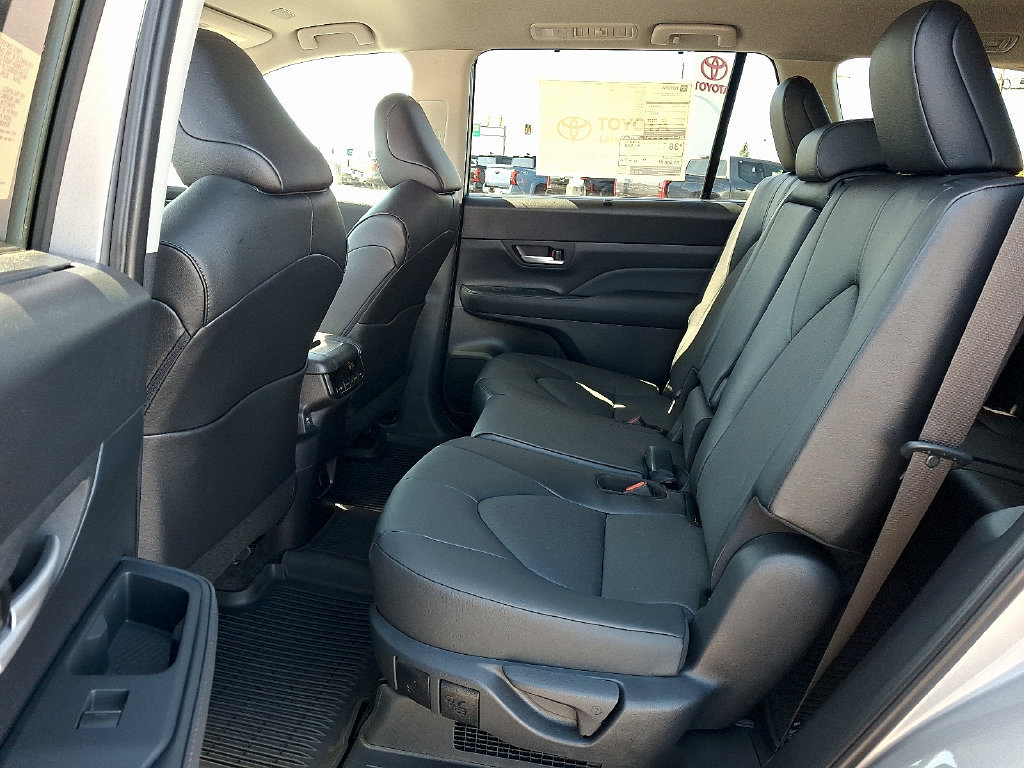 New 2026 Toyota Grand Highlander XLE FWD image 6