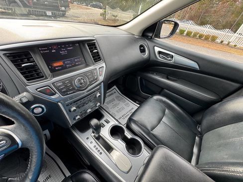 Used 2018 Nissan Pathfinder SL image 18
