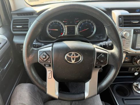 Used 2018 Toyota 4Runner SR5 AWD/4WD image 12