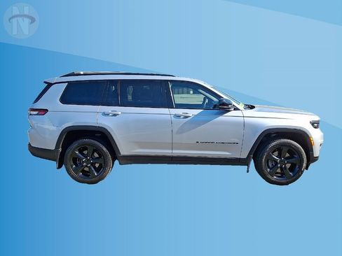 Certified 2025 Jeep Grand Cherokee L Limited w/ Black Appearance Package AWD/4WD image 18