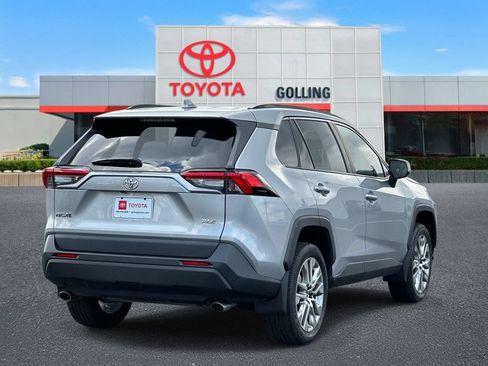 Used 2024 Toyota RAV4 XLE Premium FWD image 5