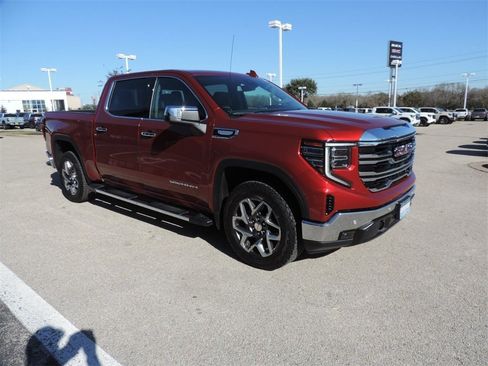Certified 2025 GMC Sierra 1500 SLT image 3