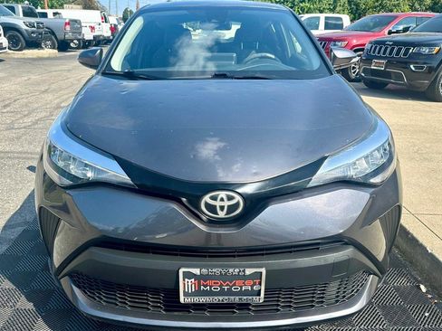 Used 2021 Toyota C-HR LE image 4
