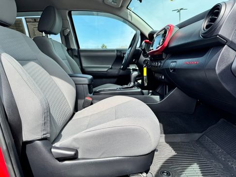 Used 2020 Toyota Tacoma SR image 12