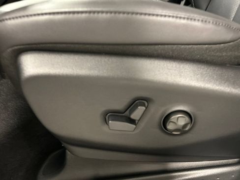 New 2027 Chrysler Pacifica Select FWD image 17