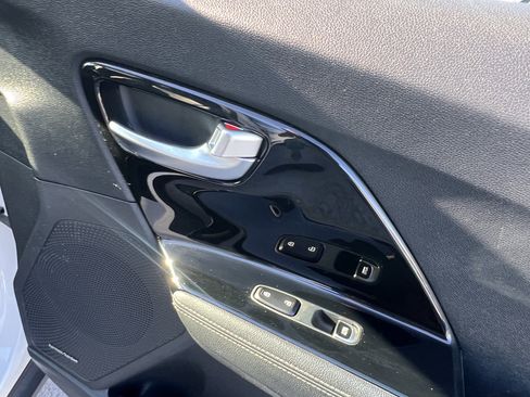 Certified 2022 Kia Niro EX Premium image 16