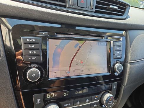 Used 2019 Nissan Rogue SV w/ Sun & Sound Touring Package AWD/4WD image 18