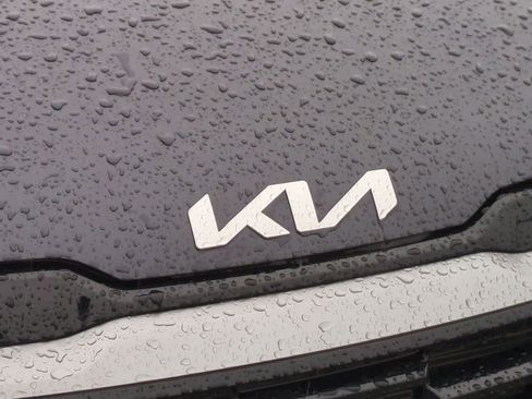 Used 2026 Kia Sportage SX image 11