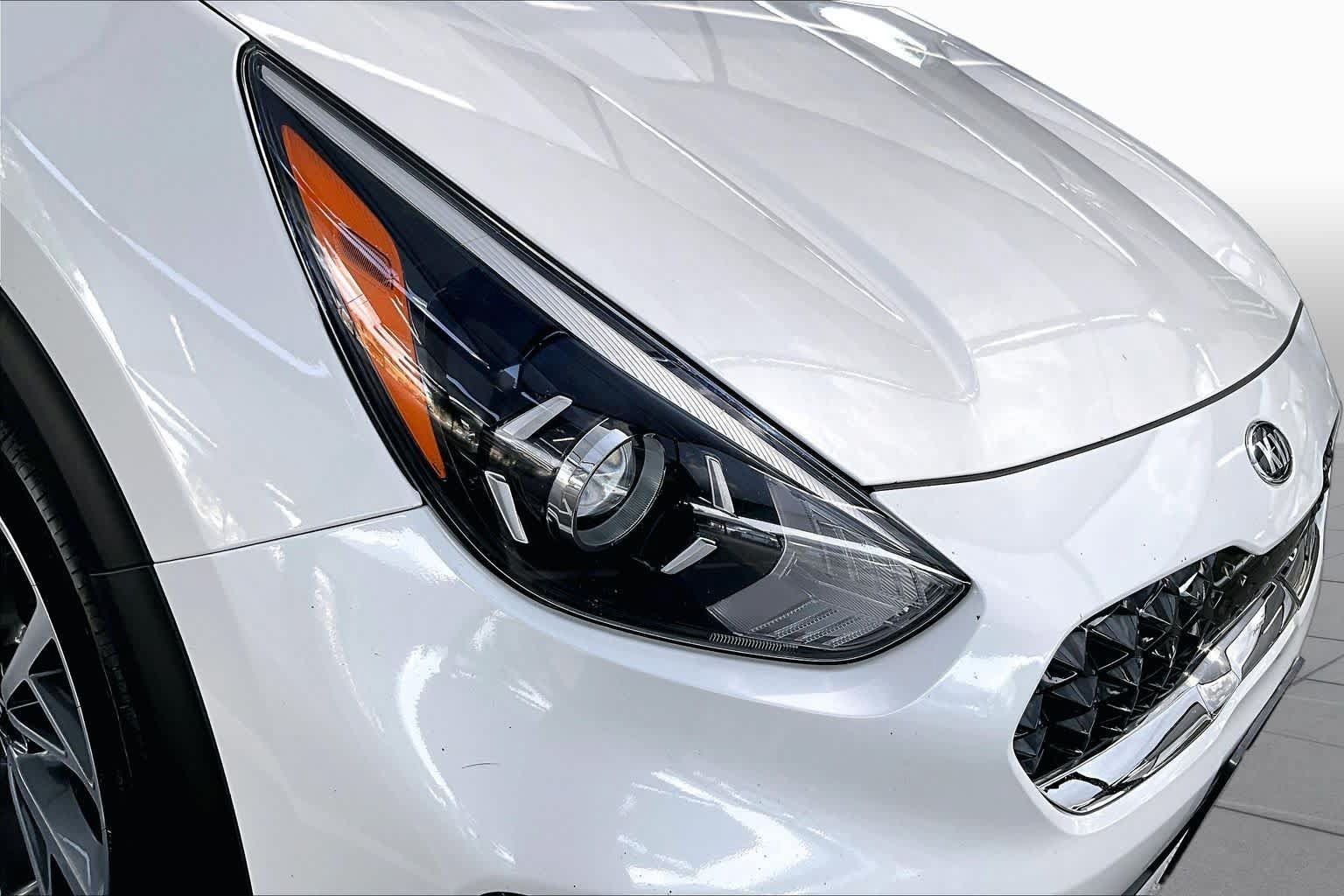 Used 2020 Kia Niro Touring FWD image 28