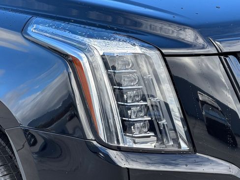 Used 2020 Cadillac Escalade Luxury w/ Escalade Sport Edition image 9