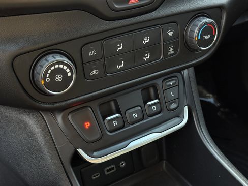 Used 2019 GMC Terrain SLE w/ LPO, Cargo Package image 24