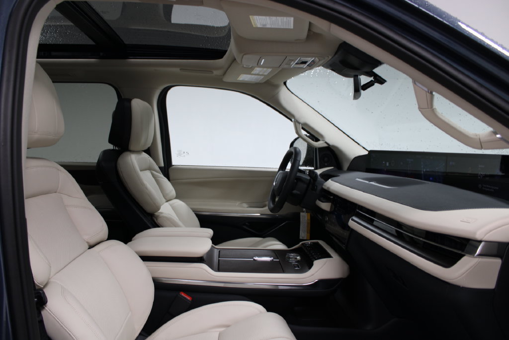 New 2027 Lincoln Navigator L Reserve RWD image 31