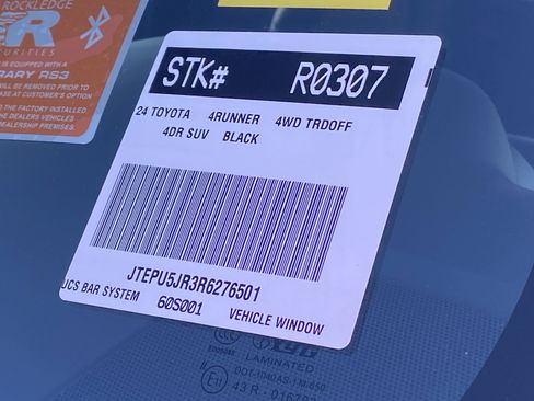 Certified 2024 Toyota 4Runner TRD Off-Road image 33