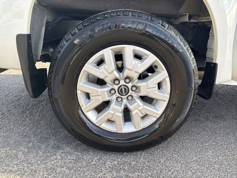 Used 2023 Nissan Frontier SV w/ SV Convenience Package image 18