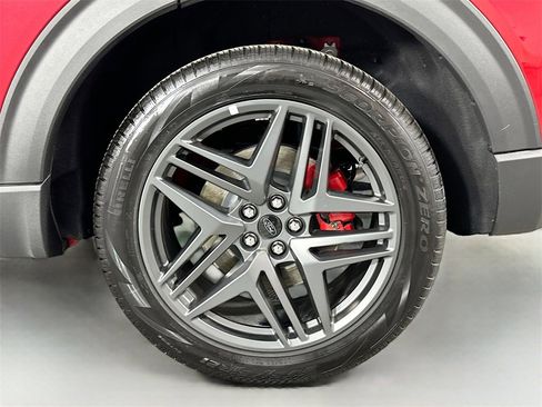 Used 2025 Ford Explorer ST-Line w/ ST-Line Street Pack image 32