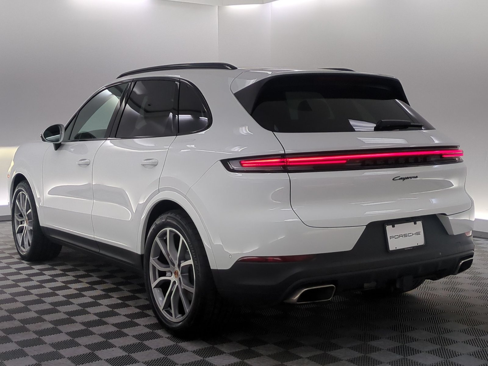 Used 2026 Porsche Cayenne AWD/4WD image 3