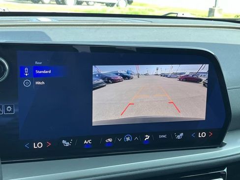 Certified 2025 Chevrolet Traverse LT FWD image 33