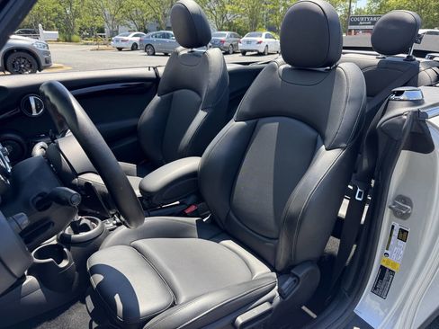 Used 2019 MINI Cooper S w/ Signature Upholstery Package FWD image 9